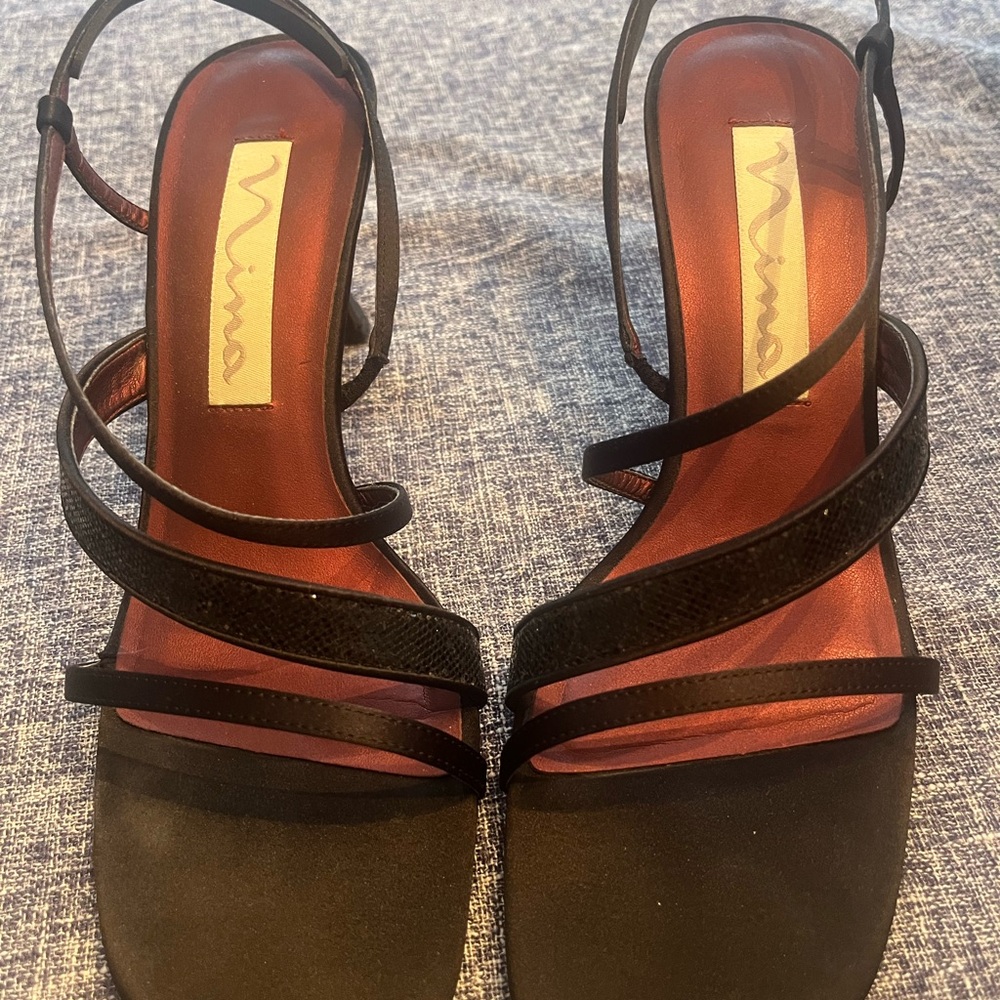 Nina Gwenda Black Crystal Strappy Heels. Size 8M